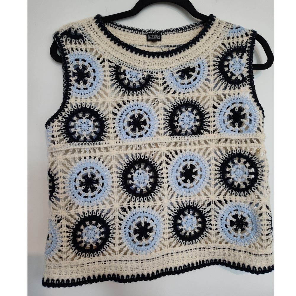 Ale-Hop Women Crochet Granny Square Sleeveless Top Cream Navy Blue One Size